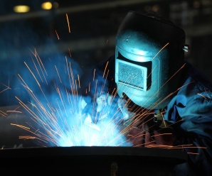 Шукаємо зварювальника та вантажників